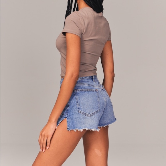 A&F The Mom Short High Rise Shorts - Picture 3 of 8